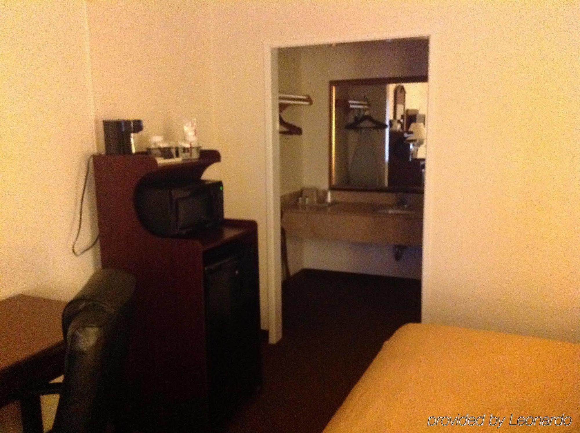 Red Roof Inn Tallahassee East Стая снимка